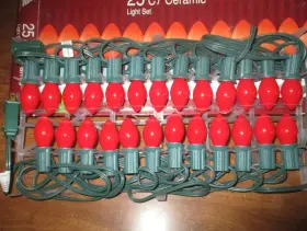 284-1720 Enchanted Forest New 25 Count C7 Ceramic Light Set Red Bulbs 4 Boxes 1981