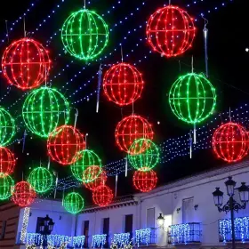 Ln-leinuosen-2949 Leinuosen 4 Pack 7.87 Inch Outdoor Christmas Balls Lights Hanging Led Globe Lighted